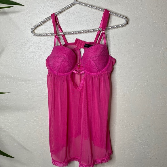 Daisy Fuentes Other - Sexy push-up, lingerie, hot pink